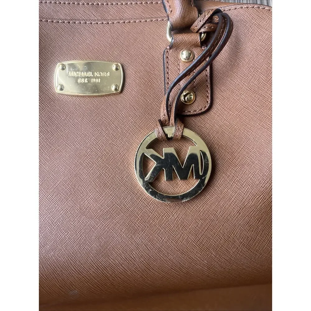 MICHAEL KORS Sandrine Saffiano Satchel Purse Tan Zipper Crossbody Hand Bag